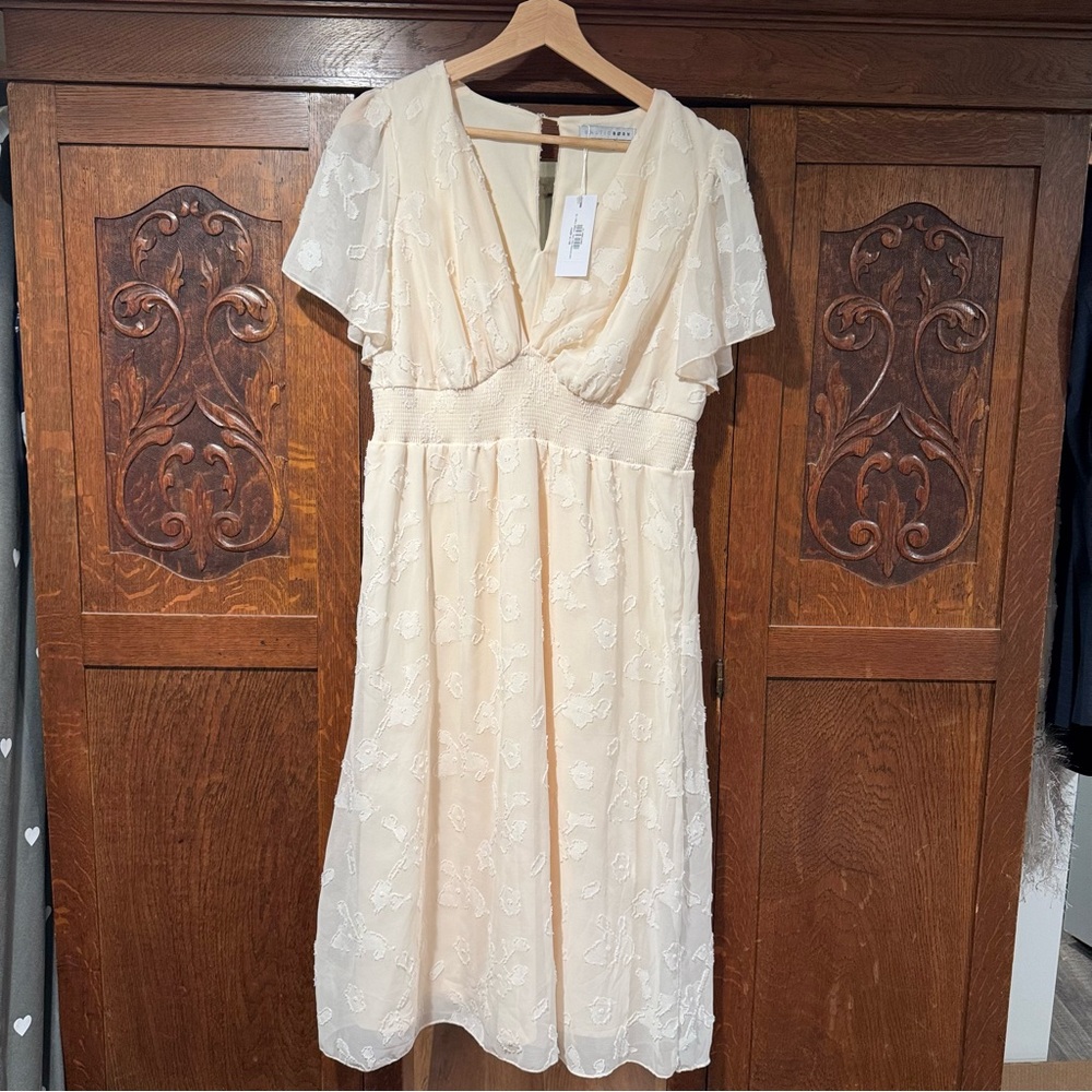 Elegant Cream Lace Dress